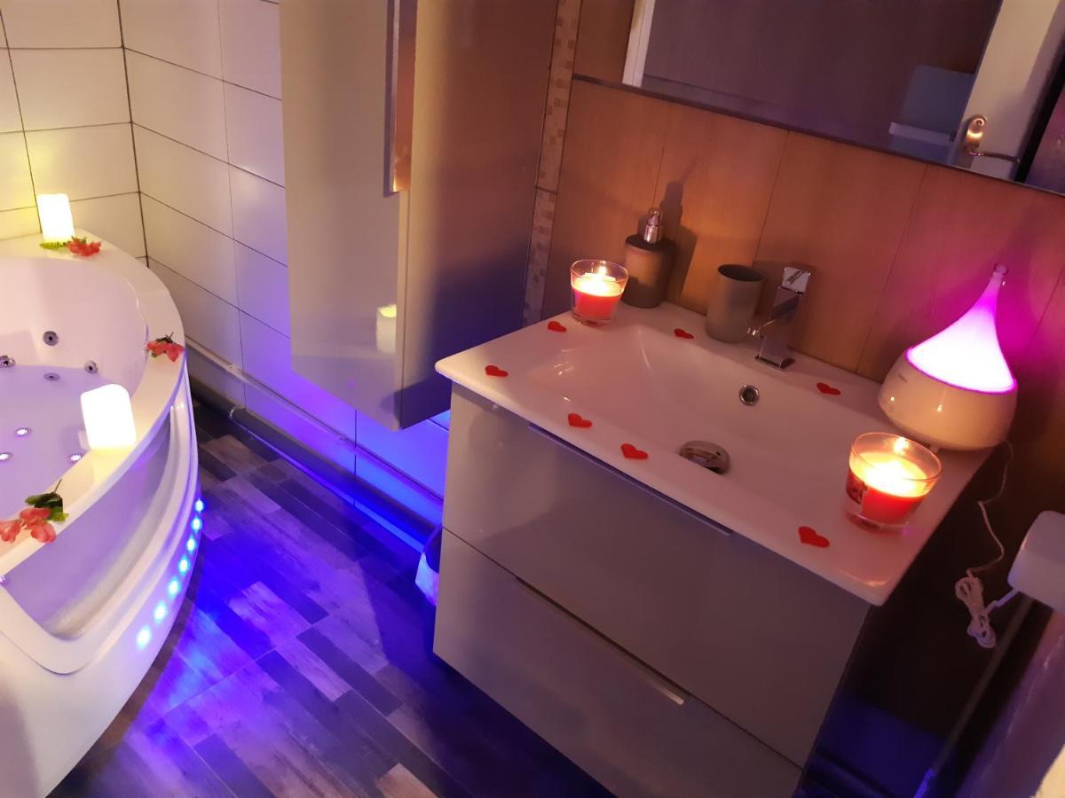 Luxe Sauna Privatif Et Grand Bain Jacuzzi A Deux A Biscarosse Plage Pour Nuit Romantique Avec Decoration Led Et Bougies Biscarrosse Exterior photo