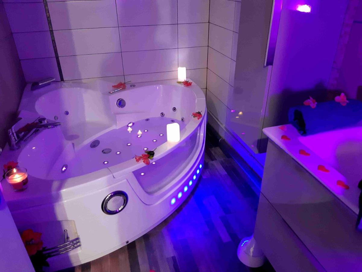 Luxe Sauna Privatif Et Grand Bain Jacuzzi A Deux A Biscarosse Plage Pour Nuit Romantique Avec Decoration Led Et Bougies Biscarrosse Exterior photo