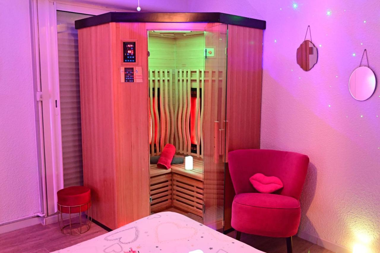 Luxe Sauna Privatif Et Grand Bain Jacuzzi A Deux A Biscarosse Plage Pour Nuit Romantique Avec Decoration Led Et Bougies Biscarrosse Exterior photo