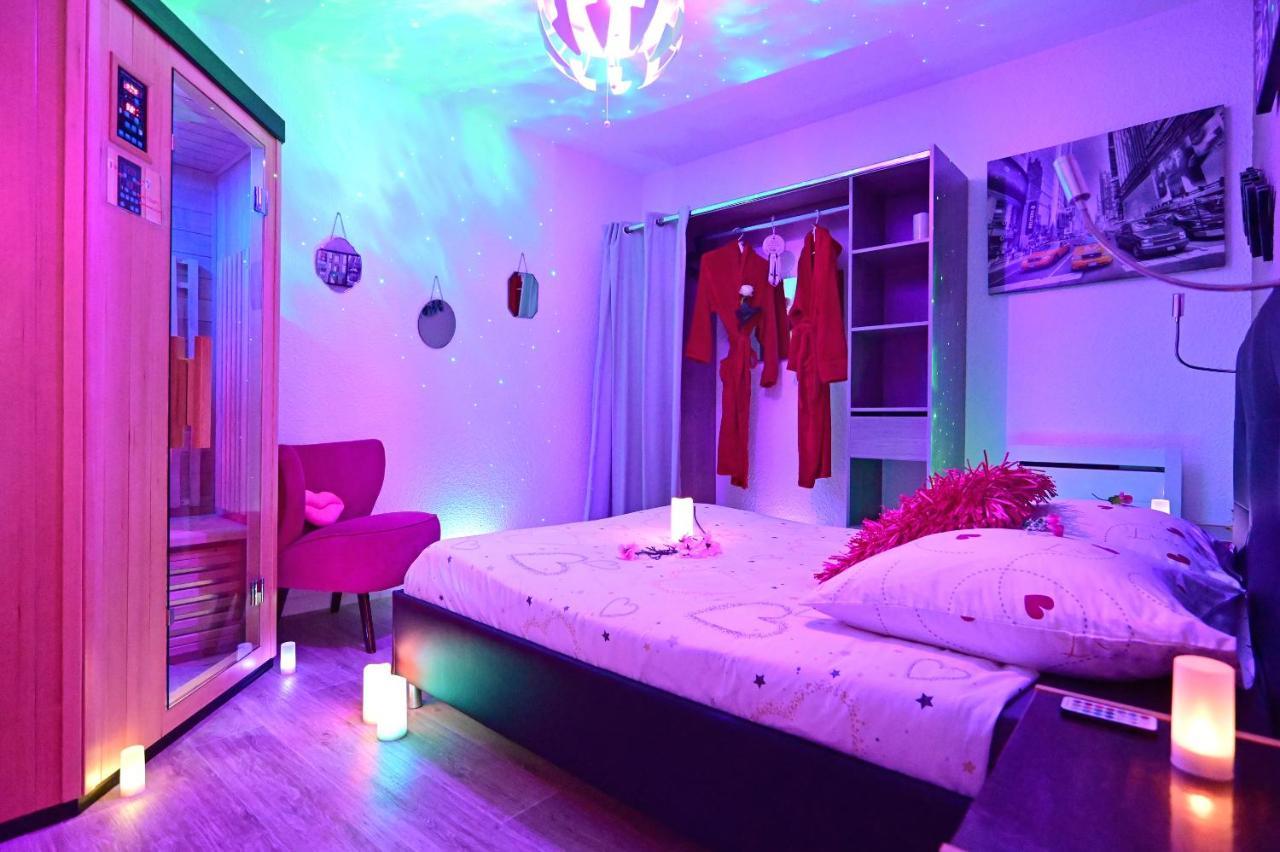 Luxe Sauna Privatif Et Grand Bain Jacuzzi A Deux A Biscarosse Plage Pour Nuit Romantique Avec Decoration Led Et Bougies Biscarrosse Exterior photo