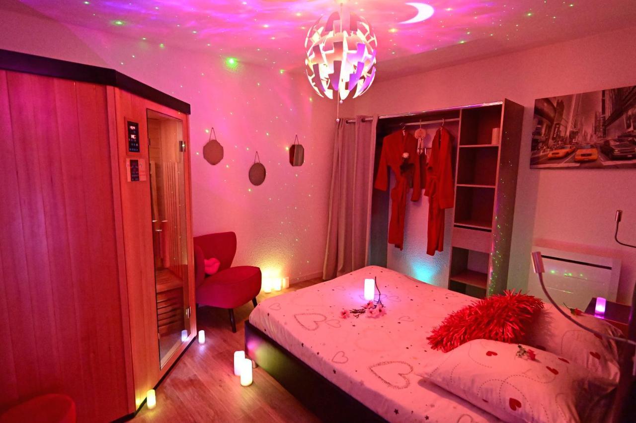 Luxe Sauna Privatif Et Grand Bain Jacuzzi A Deux A Biscarosse Plage Pour Nuit Romantique Avec Decoration Led Et Bougies Biscarrosse Exterior photo