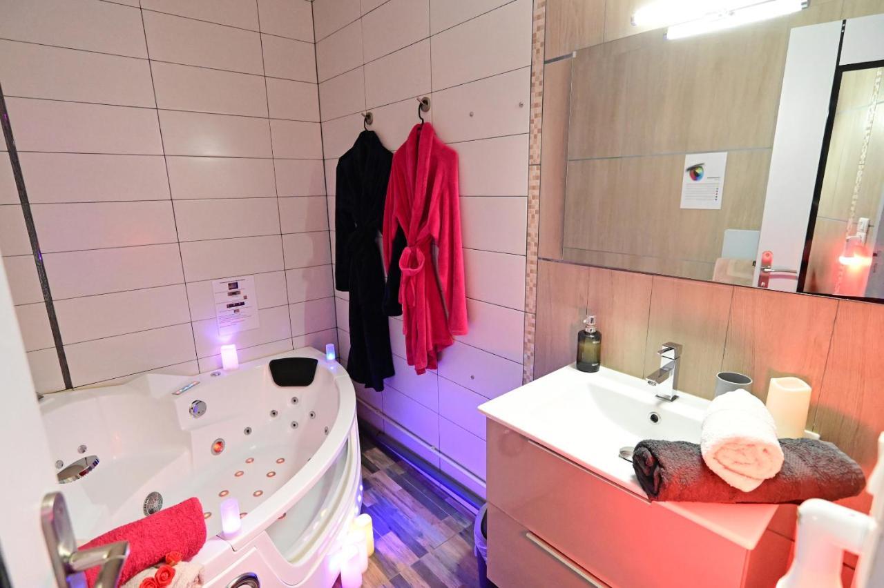 Luxe Sauna Privatif Et Grand Bain Jacuzzi A Deux A Biscarosse Plage Pour Nuit Romantique Avec Decoration Led Et Bougies Biscarrosse Exterior photo